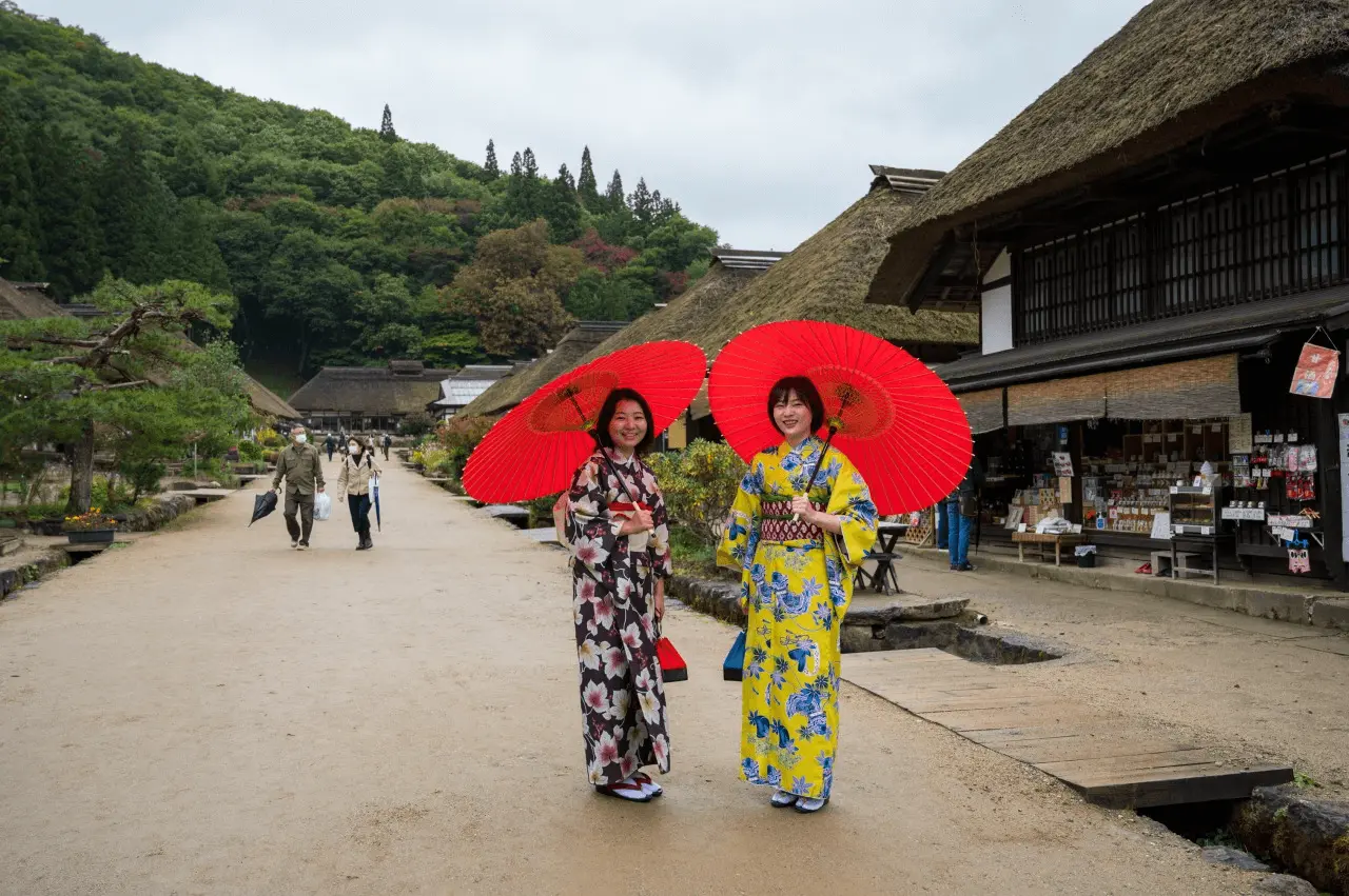 Stroll Around Traditional Thatched Streets in Kimono (Ouchi-juku)