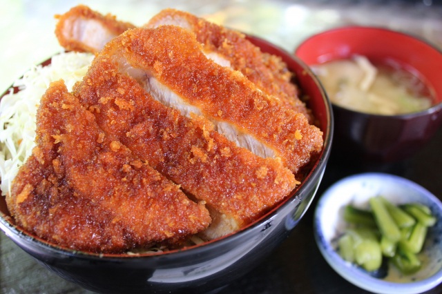 在會津若松市內午餐（會津沾醬豬排丼）