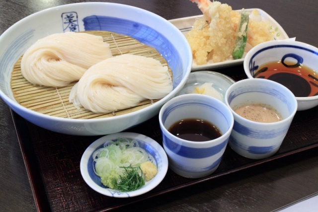 秋田市内昼食（稲庭うどん）