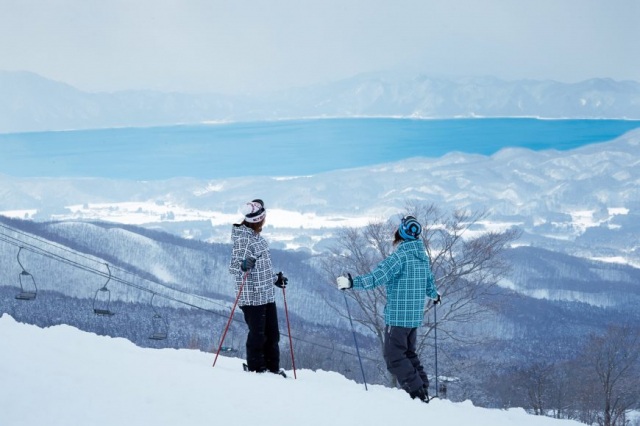 2日目：たざわ湖スキー場（スキー教室・冬の自然体験）