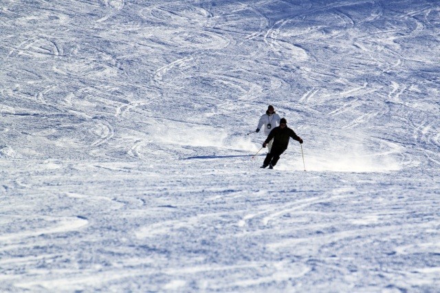 スキーシーズンにも多くの人が訪れます【pixta】