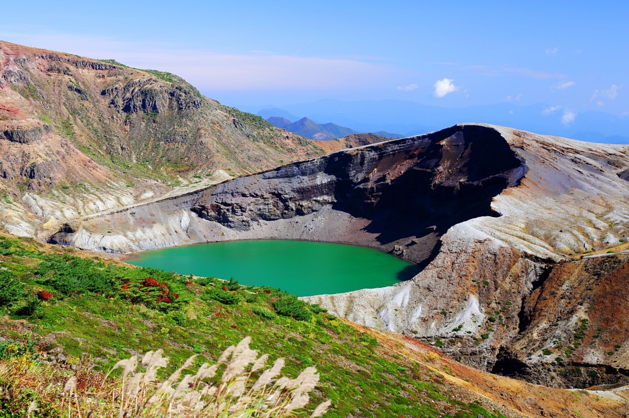 蔵王の御釜 東北の観光スポットを探す 旅東北 東北の観光 旅行情報サイト