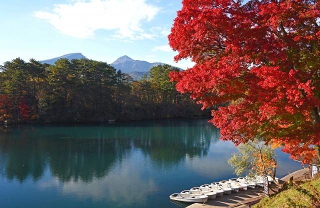 最大の「毘沙門沼」ではボートに乗ることも【pixta】