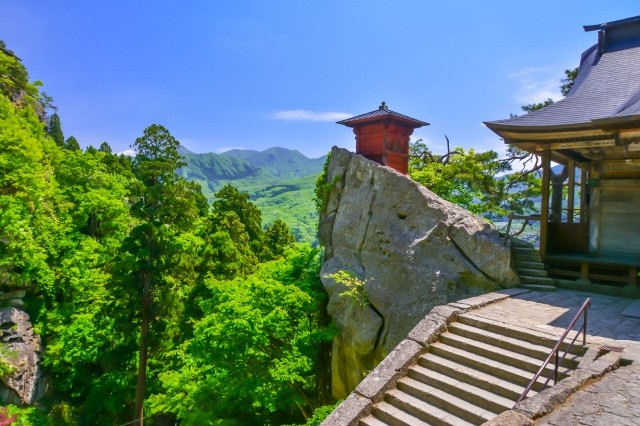 「納経堂」は山寺を代表する景観【pixta】