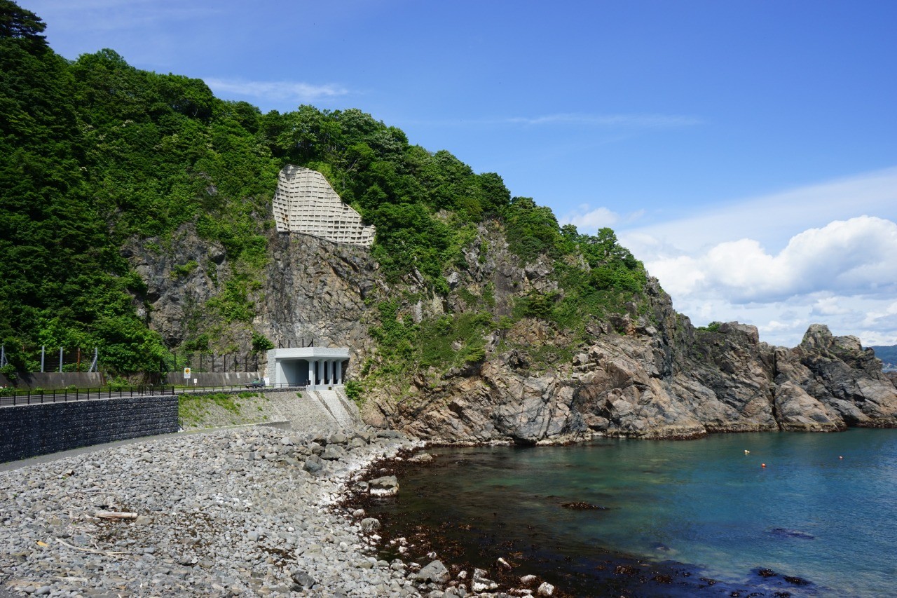 Kosode Coast (Kabutoiwa Rock and Tsuriganedo Cave)