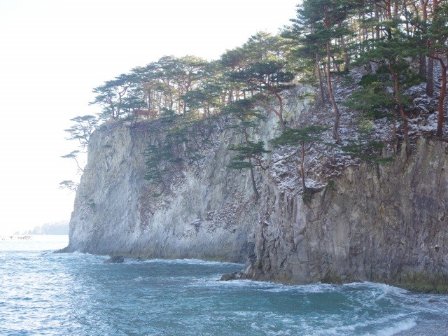 迫力ある岩が続く【pixta】