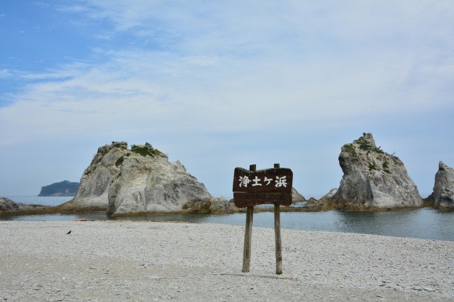 海水浴場としても人気の浜【pixta】