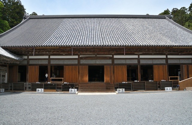 本堂の構造は仙台城大広間を思わせる