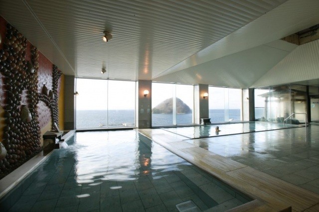 「湯ノ島」を眺めながらの入浴
