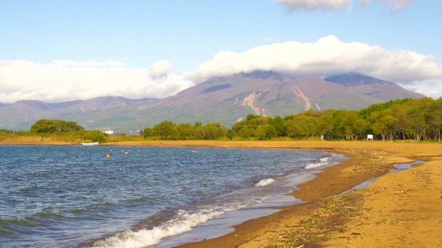 「天神浜」から望む磐梯山