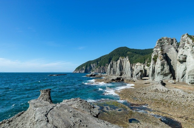海岸沿い2kmに渡り連なる奇岩の数々
