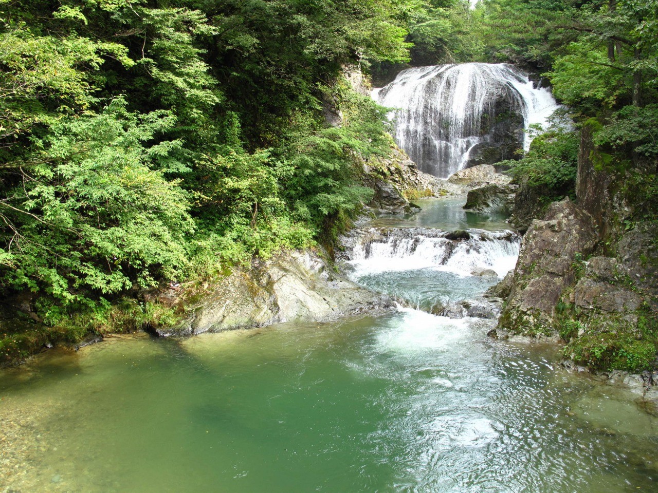 关山大瀑布