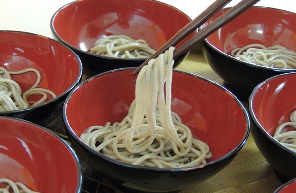 わんこそば体験(㈱道奧)｜東北の観光スポットを探す 旅東北 東北の観光・旅行情報サイト