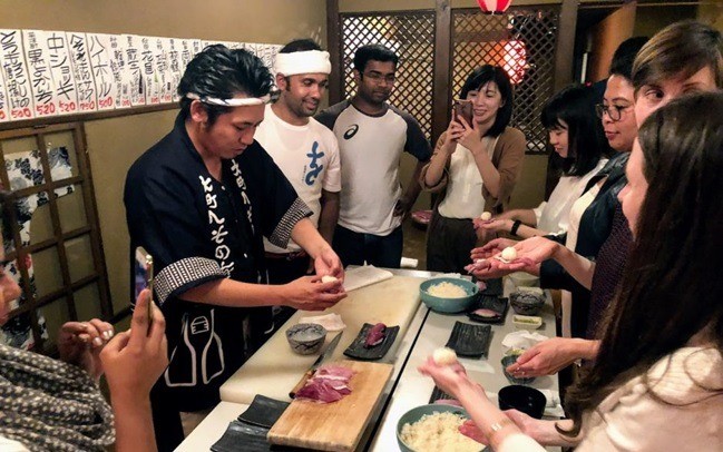Izakaya (Japanese-style pub) Dinner with Tuna Cutting Show