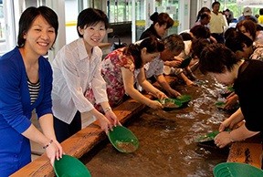 西三川ゴールドパーク見学（砂金取り体験）