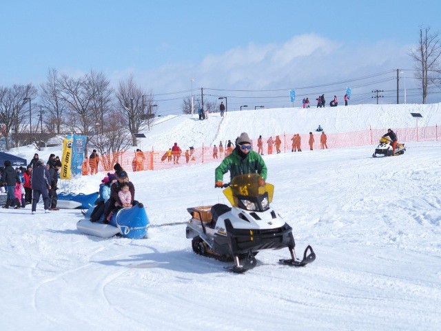 雪上バナナボートは迫力満点！