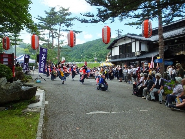 郷土芸能七頭舞の披露