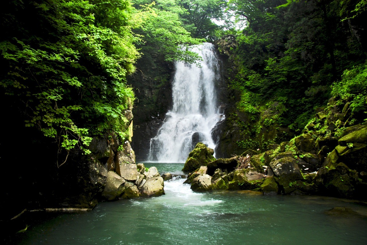 Naso no Shirataki (White Waterfall of Naso)
