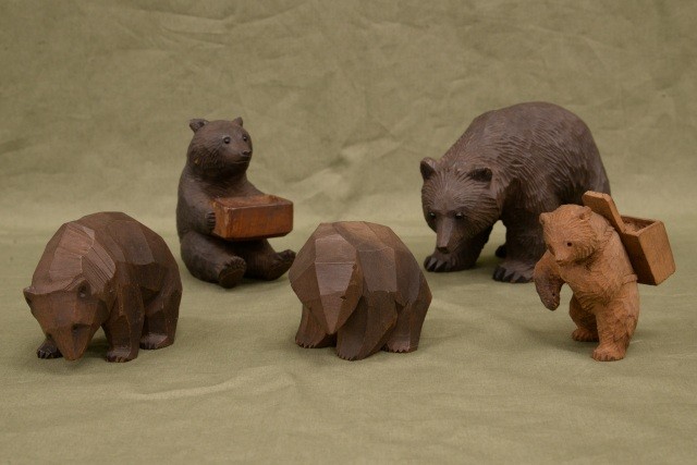 戦前の木彫り熊達