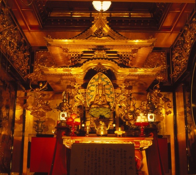 日本最大の蒔絵が飾られた御宝殿