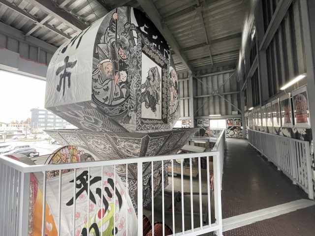 世界一の扇ねぷたを360度から鑑賞できます