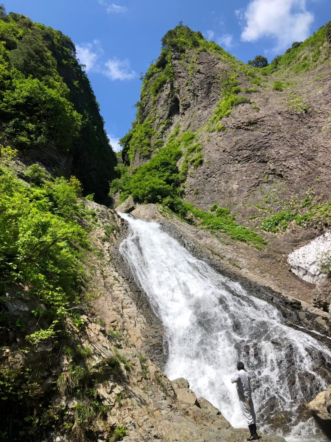 山岳信仰のパワースポット巡りトレッキングツアー（浄の滝　角川の大杉）