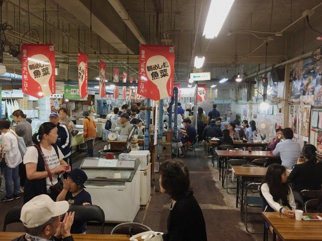 市営小売魚菜市場内食堂