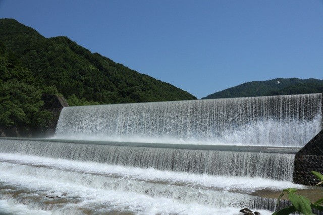 立谷沢川流域には46の砂防堰堤。日本登録有形文化財の砂防堰堤