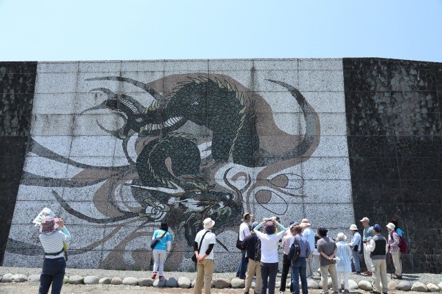 龍神伝説が残る土地・砂防堰堤にある昇り龍下り龍の壁画