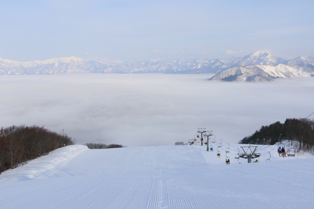 赤倉温泉スキー場から見た最上町
