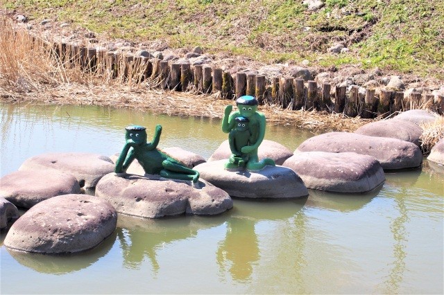 近くに荒鍋内川農村公園には河童の親子が住んでいる