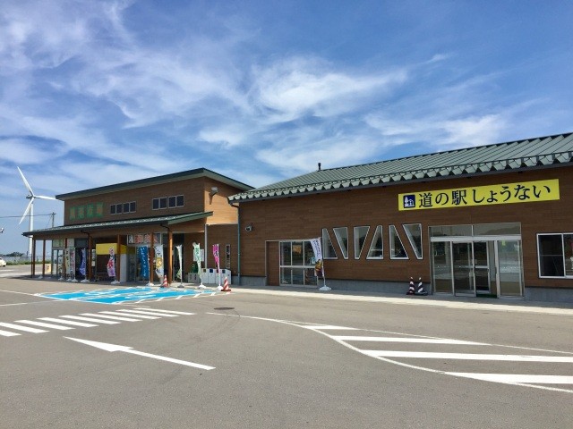 巨大風車が目印　道の駅しょうない