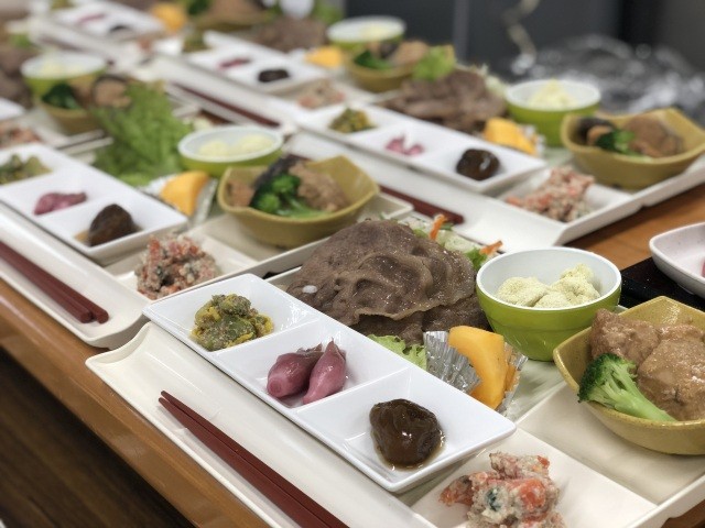 主婦レストランいろどりでは旬の食材を使った料理を地域の主婦たちが提供