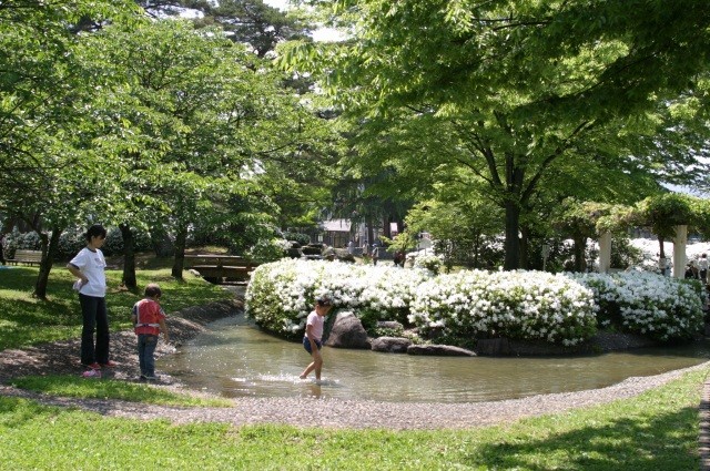 白つつじまつり「市民憩いの場」