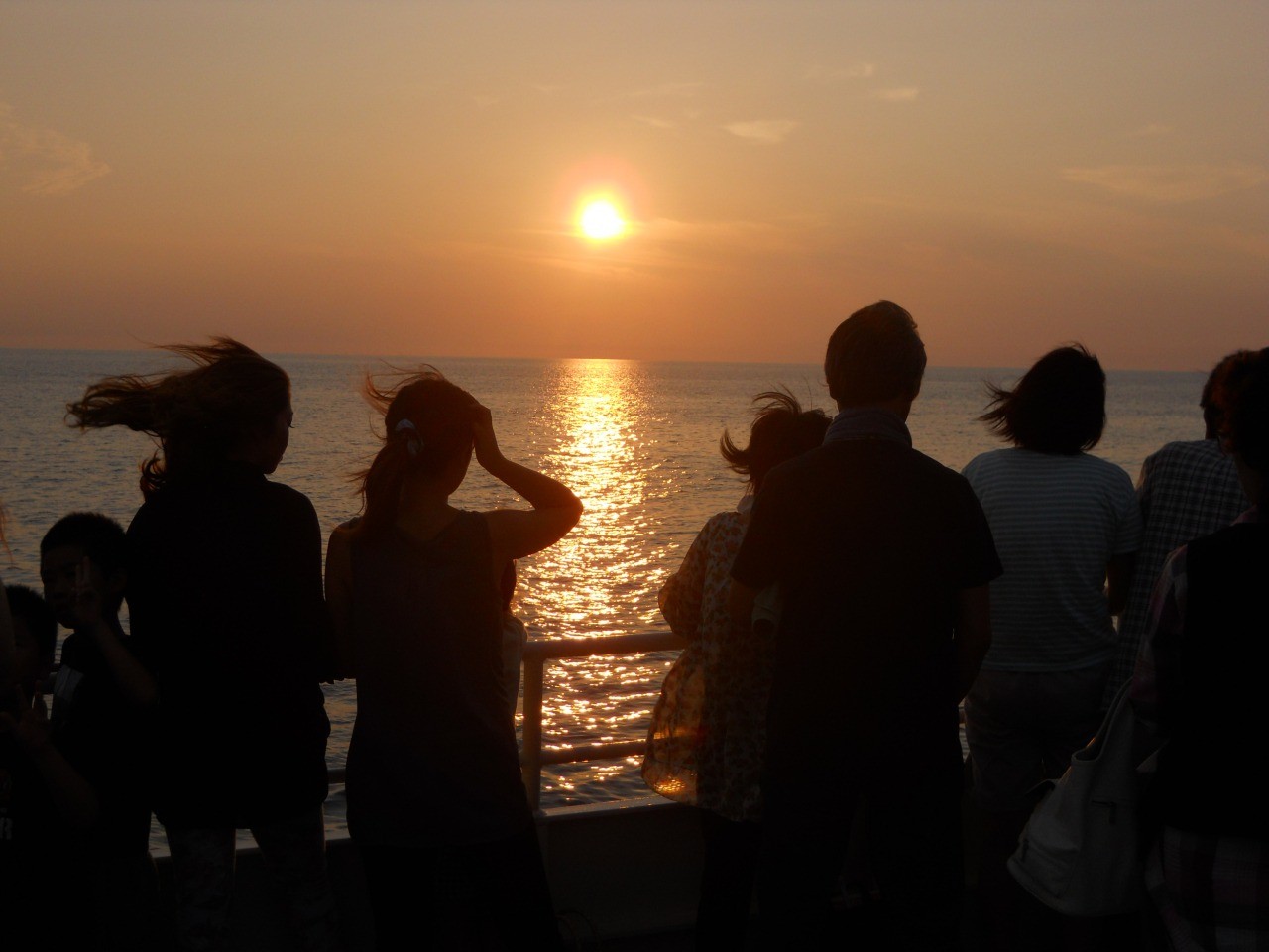 日本海に沈む夕日と鳥海山の眺望を満喫！定期船貸切 酒田港クルーズプラン							