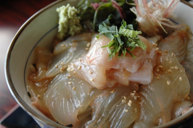 鰺ヶ沢ヒラメのヅケ丼								