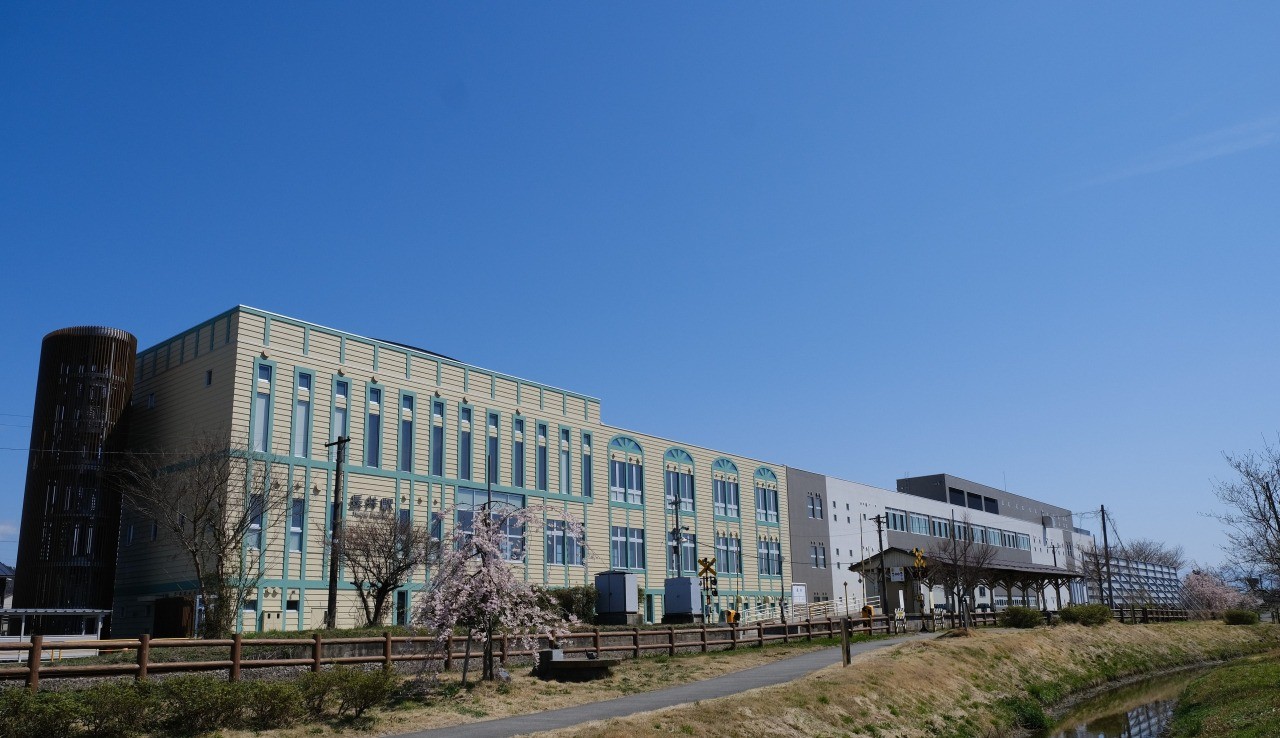 A group of facilities that you care about on the Yamagata Railway (Flower Nagai Line)