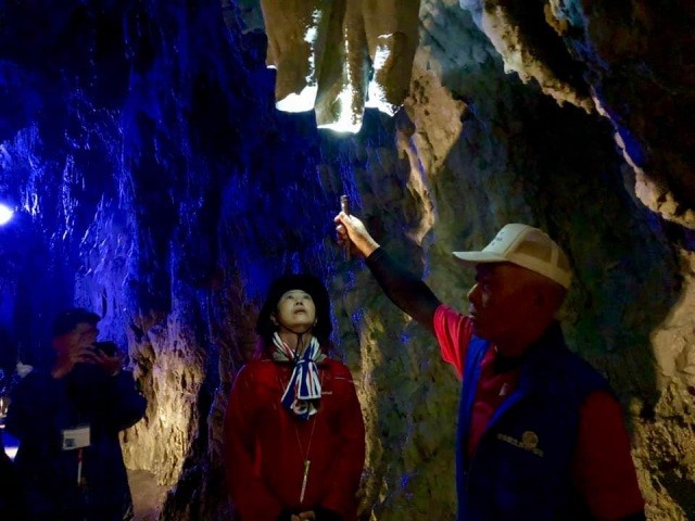 龍泉洞ガイド付きツアー