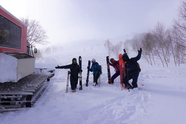 雪上車でゆく 八幡平CAT POWDER RIDE  ツアー