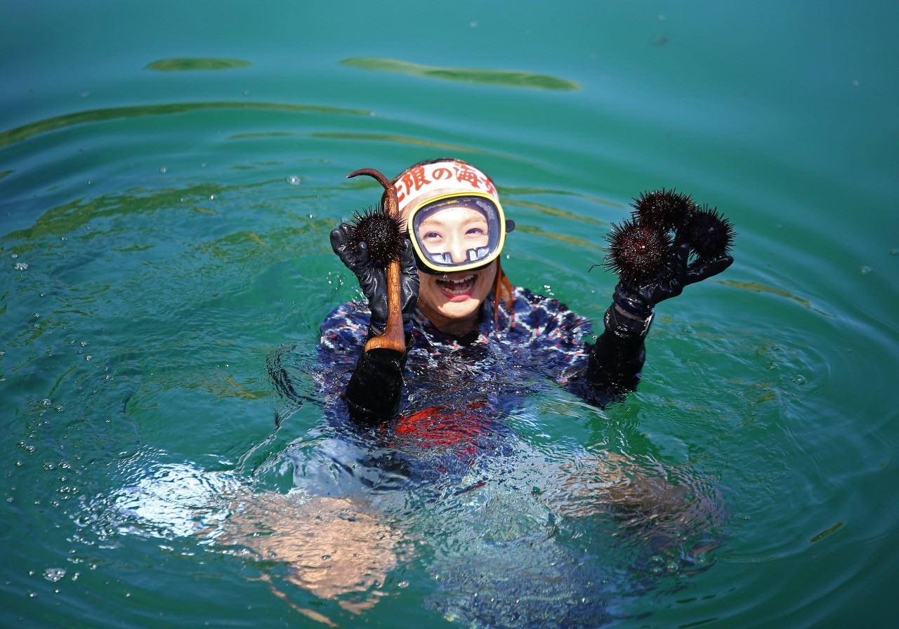 Kosode Sea Women Center Experience the Summer-Only Demonstration of Women Diving for Seafood