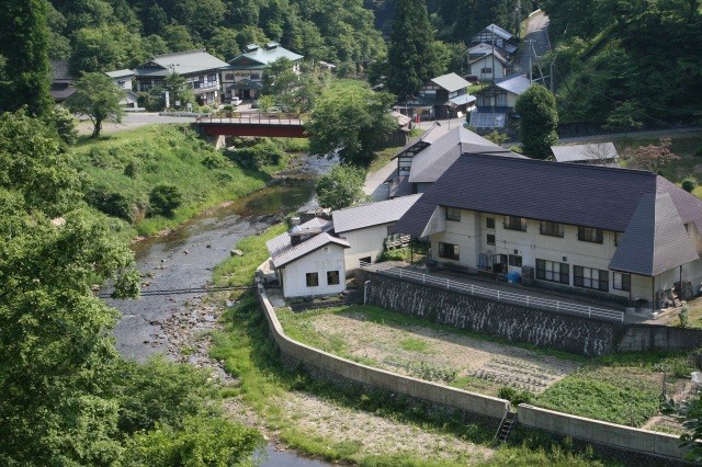 西山温泉