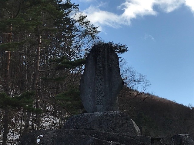 日本最古熔鉱炉記念碑