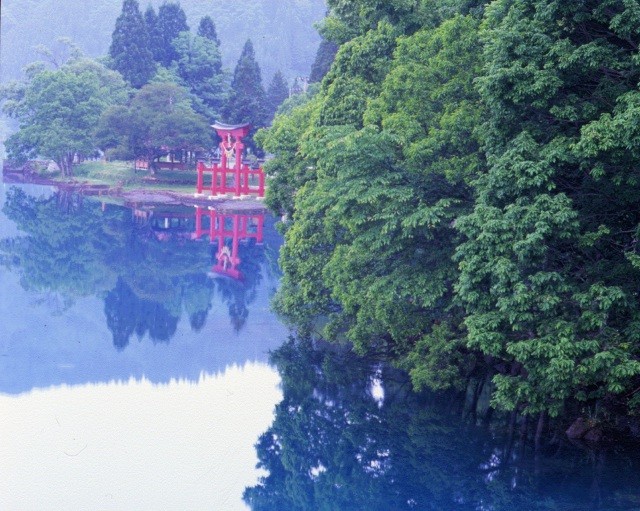 御座石神社（秋田県仙北市）