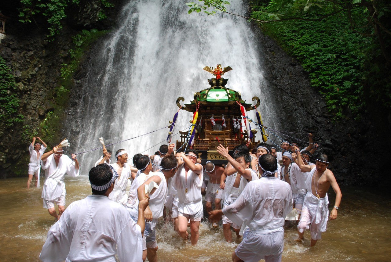 Shirakaki Shrine's annual festival 