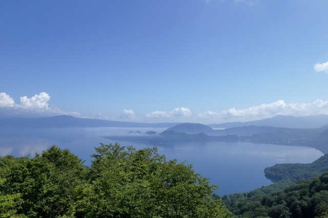 展望台から見たハート形の十和田湖