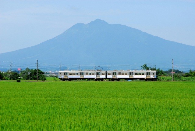 弘南鉄道と田園風景
