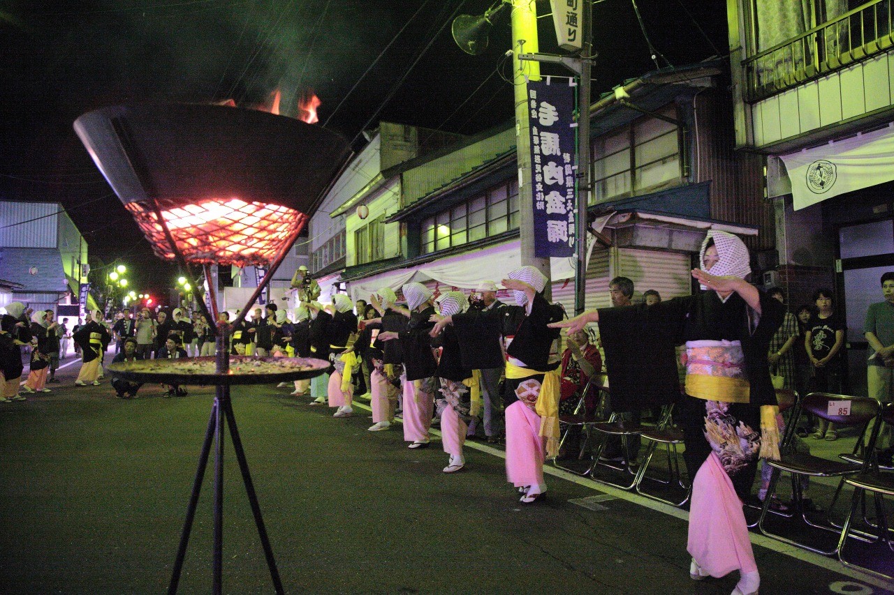 毛馬内盆踊り(秋田県鹿角市)