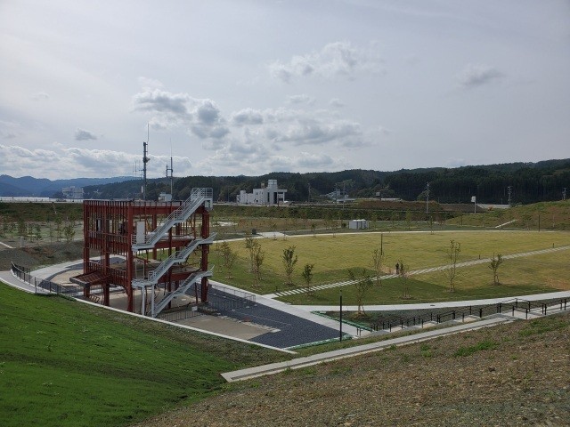 南三陸町震災復興祈念公園・中橋・南三陸町旧防災対策庁舎