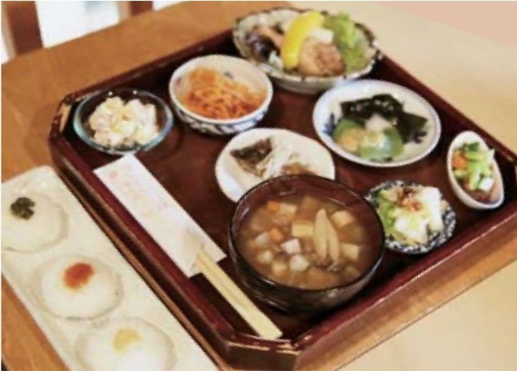 쿠니타야 양조의 카페 센노하나에서 향토 요리와 일본 된장 (미소) 만드는 창고 견학