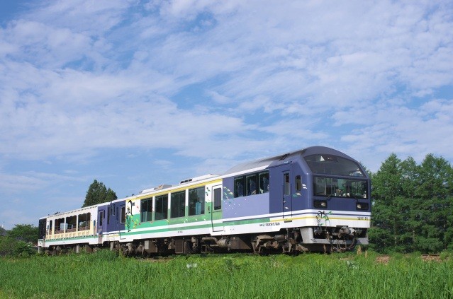 お座トロ展望列車